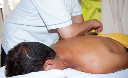 Deep tissue 60′ minutes massage in Santorini
